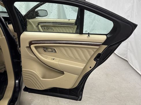 Used 2018 Ford Taurus Limited image 36