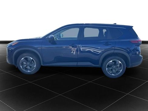 Used 2024 Nissan Rogue SV AWD/4WD image 2