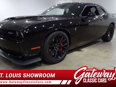 Used 2015 Dodge Challenger SRT Hellcat image 1