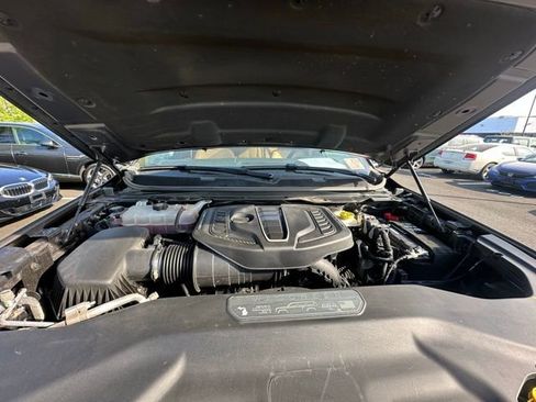 Used 2025 Jeep Grand Wagoneer L Series III w/ Rear Seat Video Group 1 AWD/4WD image 17