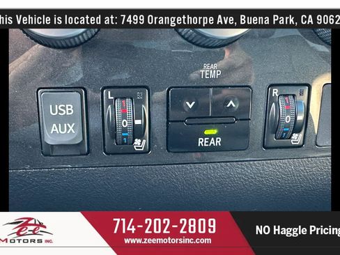 Used 2019 Toyota Sequoia Platinum w/ Carpet Mat Package (TMS) AWD/4WD image 37
