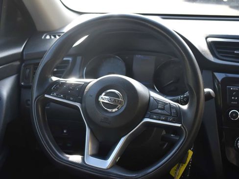Used 2018 Nissan Rogue S AWD/4WD image 16