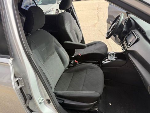 Used 2020 Nissan Kicks S image 16