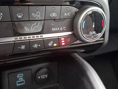 Certified 2022 Ford Escape SE w/ SE Sport Appearance Package image 32