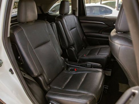 Used 2015 Toyota Highlander Limited Platinum image 12
