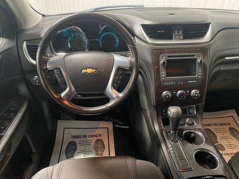 Used 2017 Chevrolet Traverse LT w/ Style and Technology Package image 4