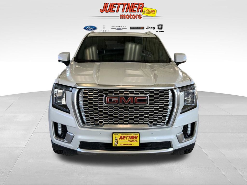 Used 2021 GMC Yukon Denali w/ Denali Premium Package AWD/4WD image 3