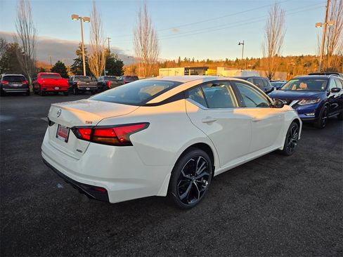 New 2025 Nissan Altima 2.5 SR w/ SR Premium Package image 3