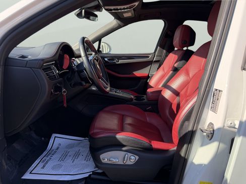 Used 2020 Porsche Macan image 24