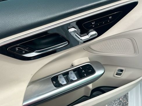 Used 2025 Mercedes-Benz C 300 Sedan image 21