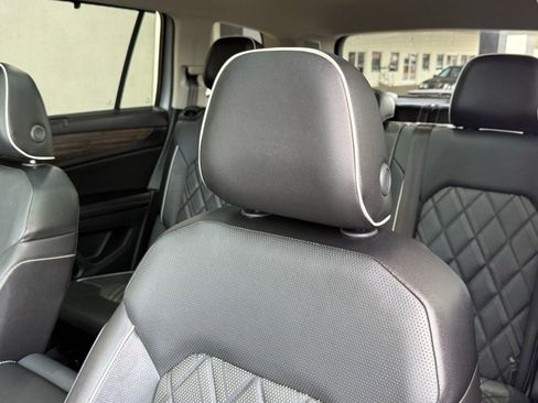 Used 2024 Volkswagen Atlas SEL Premium R-Line image 3