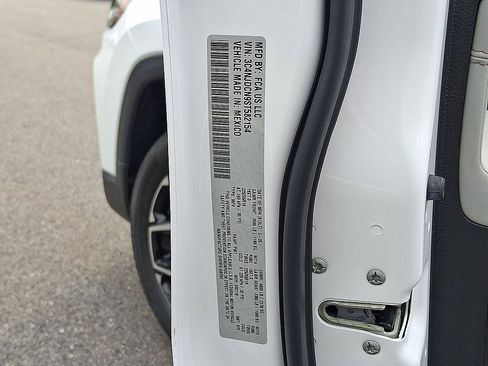 Used 2025 Jeep Compass Limited AWD/4WD image 18