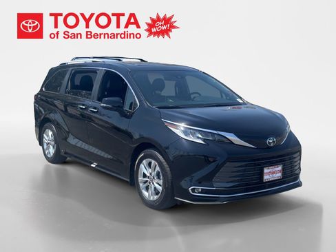 Used 2025 Toyota Sienna Limited FWD image 7
