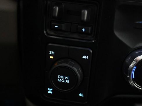 Used 2025 Ford F250 Platinum w/ Platinum Plus Package AWD/4WD image 24