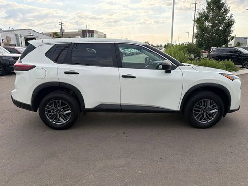 Used 2024 Nissan Rogue S AWD/4WD image 10