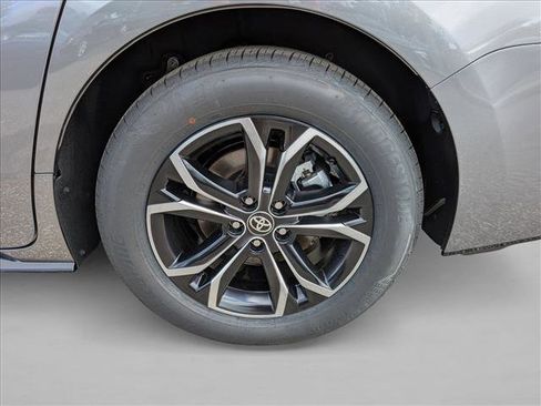 New 2026 Toyota Sienna Platinum image 9