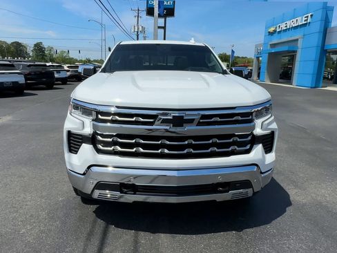 Used 2025 Chevrolet Silverado 1500 LTZ w/ LTZ Premium Package AWD/4WD image 3