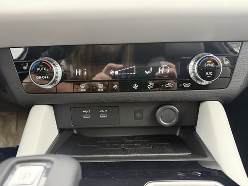 New 2025 Mitsubishi Outlander SE image 24