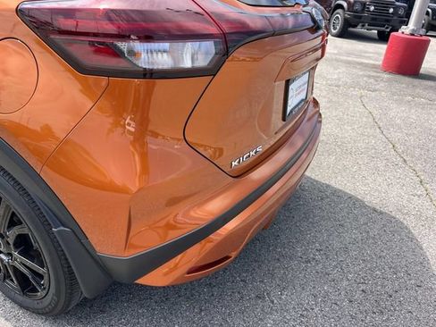 Used 2023 Nissan Kicks SR w/ SR Premium Package FWD image 10