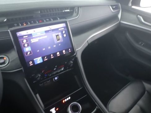 Used 2024 Jeep Grand Cherokee L Limited image 27