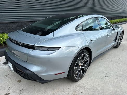 Used 2024 Porsche Taycan image 9