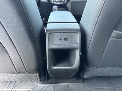 Used 2024 Chevrolet Trax RS w/ Sunroof Package image 17