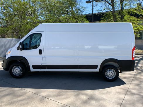 Used 2025 RAM ProMaster 2500 w/ Convenience Group image 2