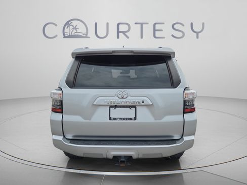 Certified 2022 Toyota 4Runner SR5 RWD image 4