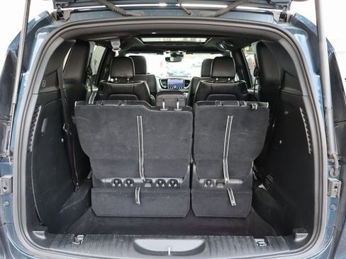 Used 2025 Chrysler Pacifica Limited image 26