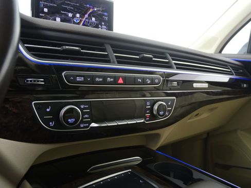 Used 2018 Audi Q7 3.0T Prestige w/ Prestige Package AWD/4WD image 22