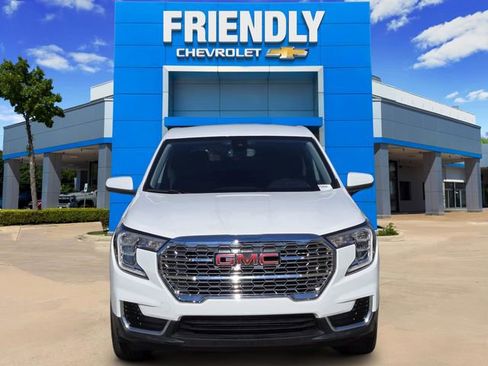 Used 2024 GMC Terrain SLE image 2