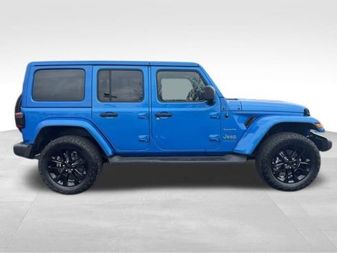 Used 2022 Jeep Wrangler Unlimited Sahara AWD/4WD image 9