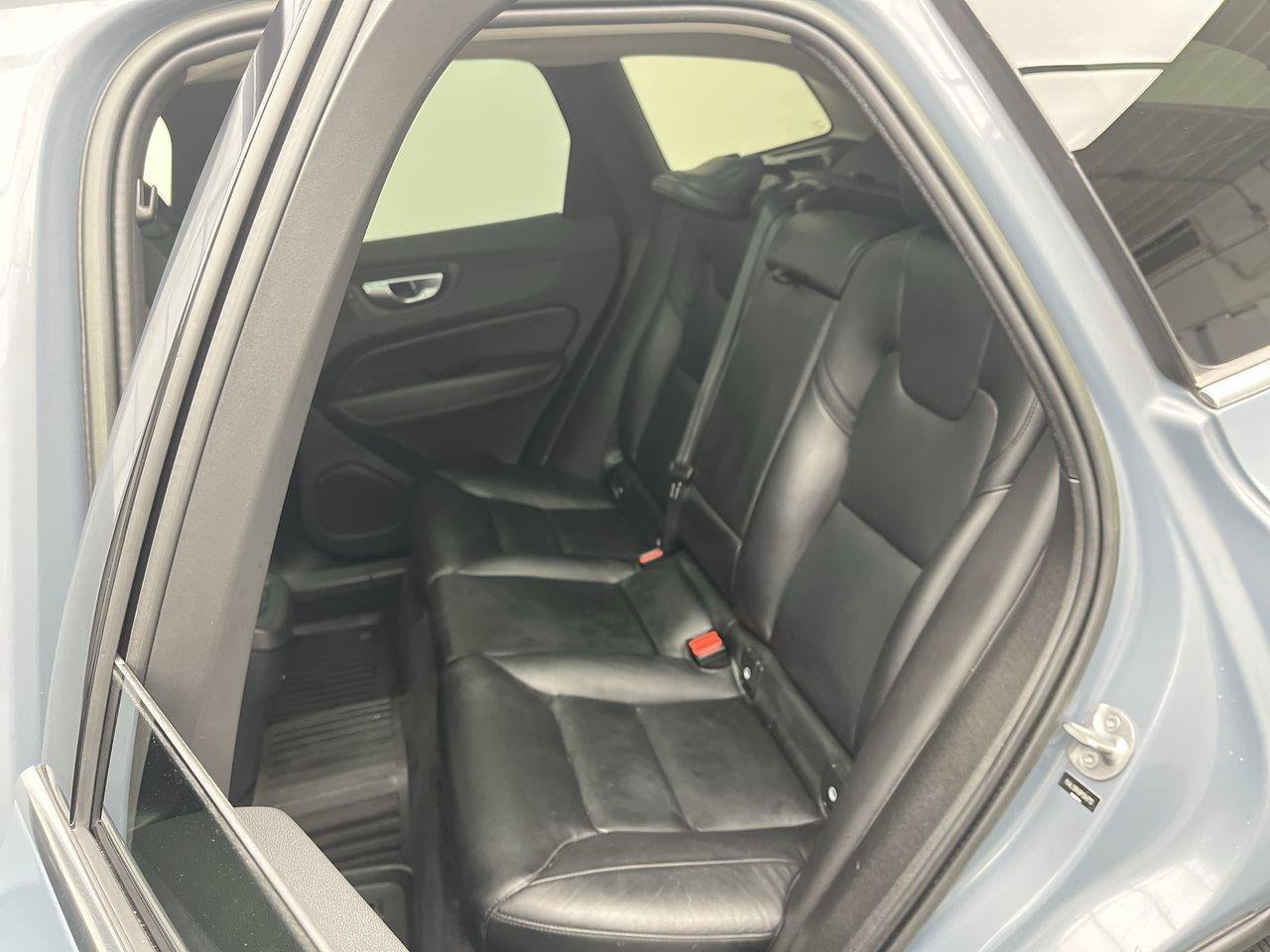 Used 2023 Volvo XC60 B5 Core AWD/4WD image 12