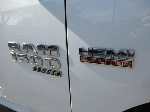 Used 2019 RAM 1500 Classic SLT AWD/4WD image 11