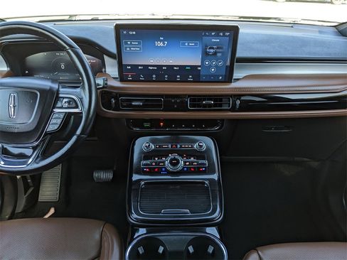 Used 2022 Lincoln Nautilus Reserve image 18