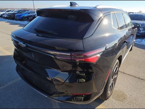 Used 2025 Chevrolet Equinox EV LT image 4