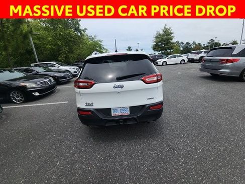 Used 2017 Jeep Cherokee Latitude w/ True North Edition AWD/4WD image 10