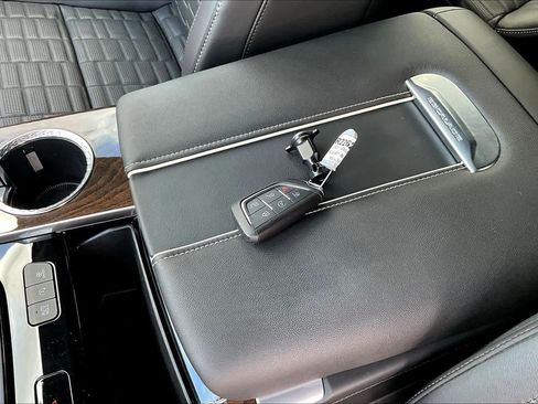 Used 2025 Cadillac Escalade ESV Sport Platinum image 15