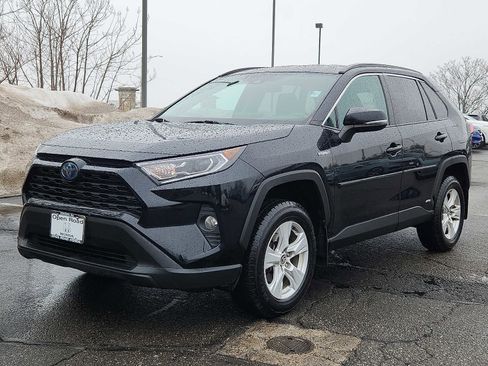 Used 2021 Toyota RAV4 XLE w/ XLE Grade Weather Package image 3