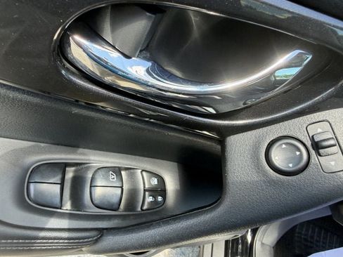 Used 2017 Nissan Rogue SV w/ Midnight Edition AWD/4WD image 14