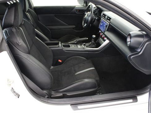 Used 2025 Toyota GR86 Premium RWD image 29
