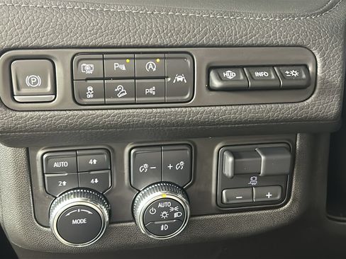 Used 2024 GMC Yukon XL Denali w/ Advanced Technology Package AWD/4WD image 23