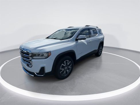 Used 2023 GMC Acadia SLT w/ LPO, Floor Liner Package image 4