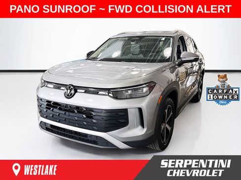 Used 2025 Volkswagen Tiguan SE AWD/4WD image 1