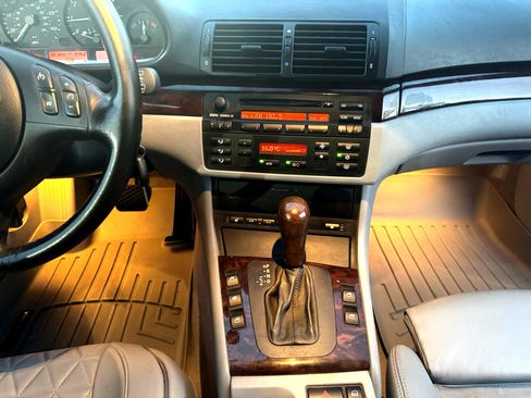 Used 2005 BMW 325Ci Convertible image 10