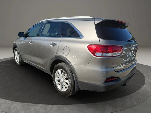 Used 2018 Kia Sorento FWD image 7