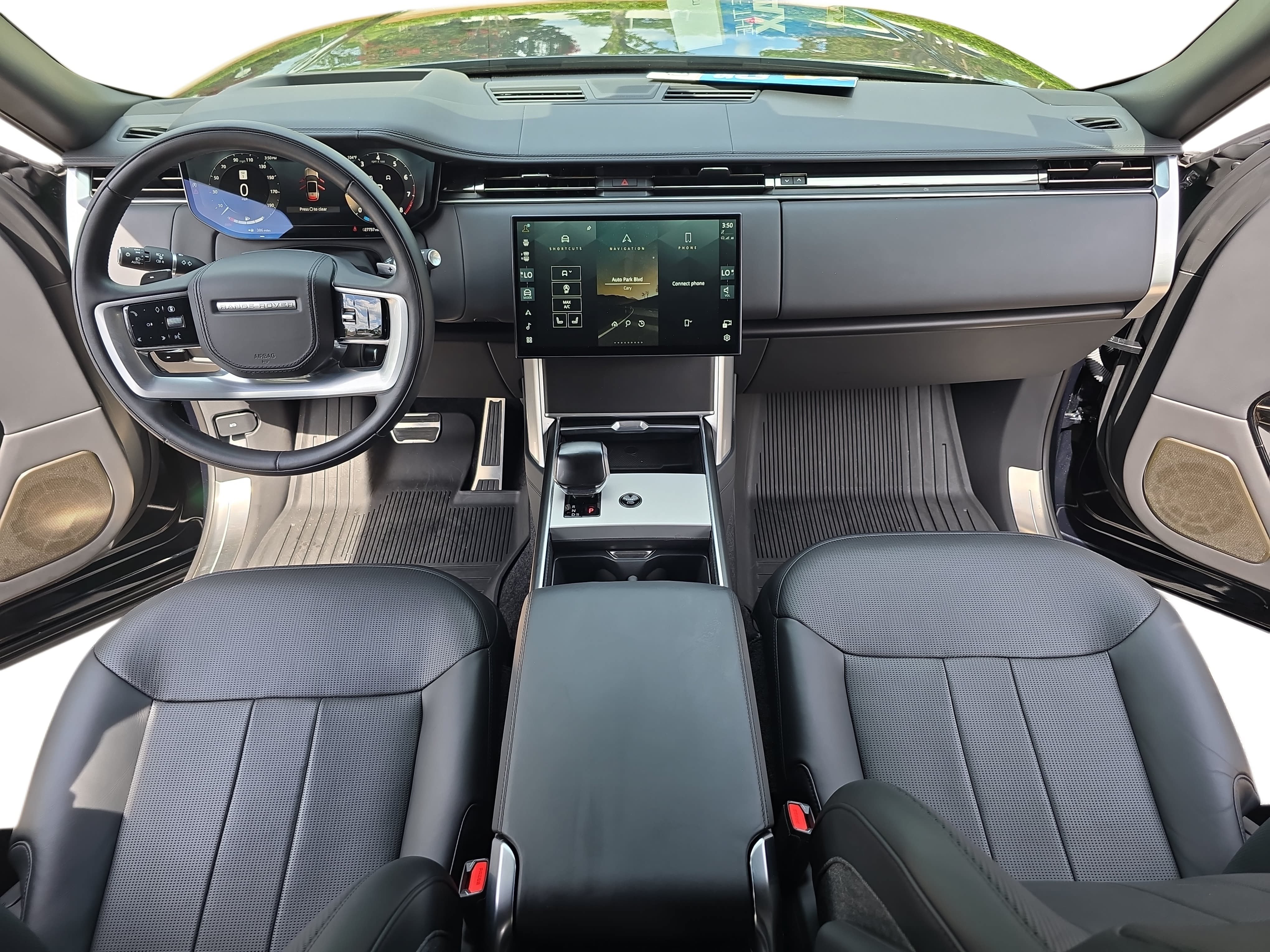 Used 2024 Land Rover Range Rover SV AWD/4WD image 9