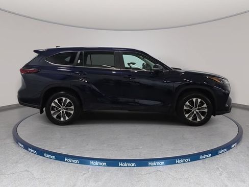 Certified 2025 Toyota Highlander XLE AWD/4WD image 4