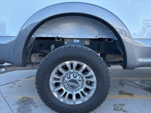 Used 2022 Ford F250 Lariat w/ Chrome Package image 11