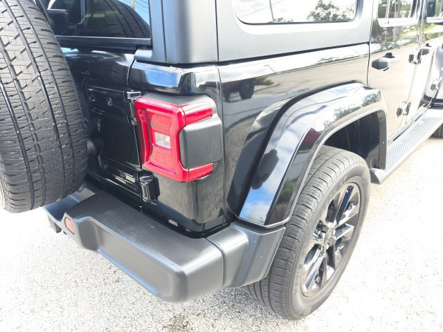 Used 2021 Jeep Wrangler Unlimited Sahara AWD/4WD image 13